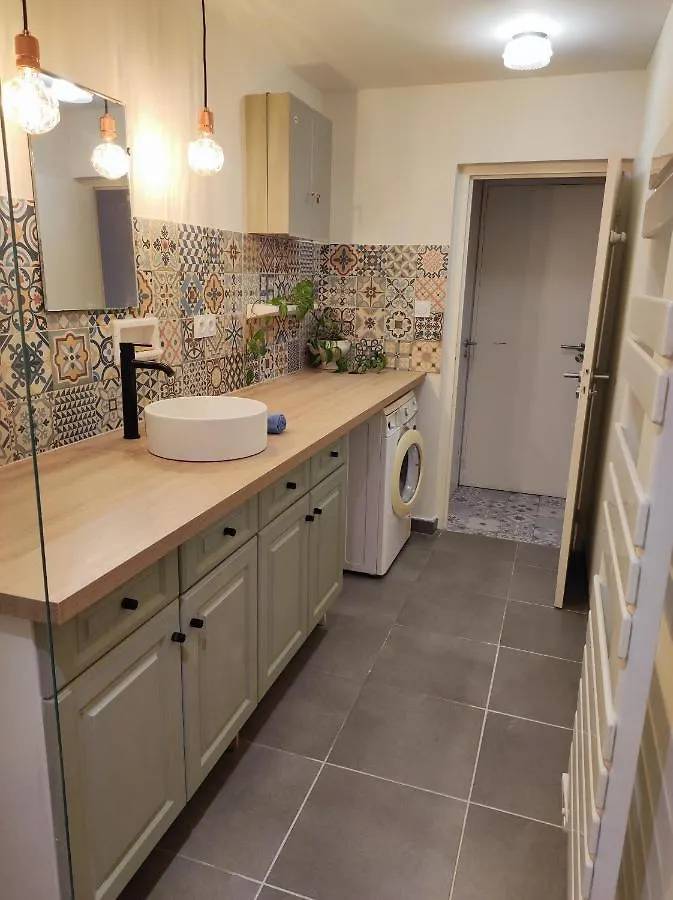 Logement Cosy Verdoyant Rdc Avec Piscine Charmes-sur-Rhone Apartment